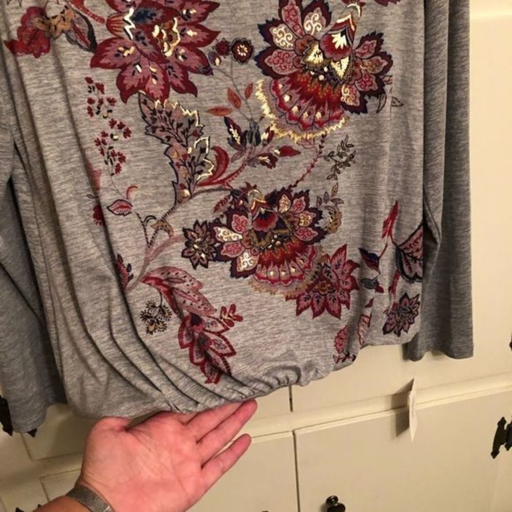 Style & Co Embracing Fleur Gray Top (Small) - Picture 8 of 10